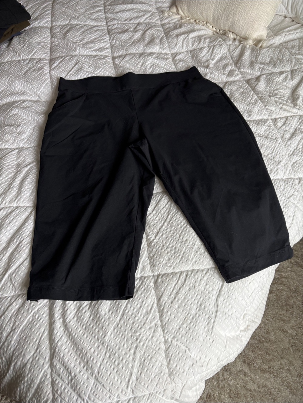 Columbia Black Wear Anywhere Capri Shorts (they fall below the knee) NWOT